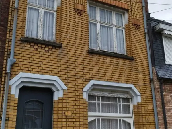 Maison de caractère avec jardin et garage à proximité - Trav
