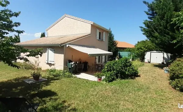 Villa quartier résidentiel proximité établissements scolaires