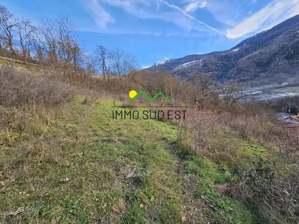 A vendre, terrain de 2330 m² dont 1690m² constructible