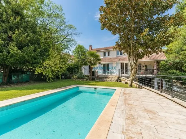 Maison Villiers Sur Orge 8 pièce(s) 175 m2
