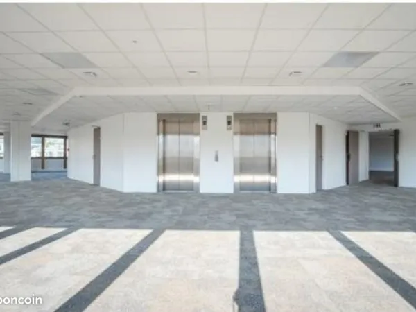 Bureaux 708 m²