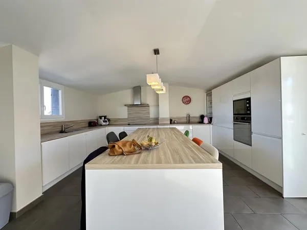Saint Cyprien. Vente appartement 114m2, T4/5, garage, Parking, grande terrasse