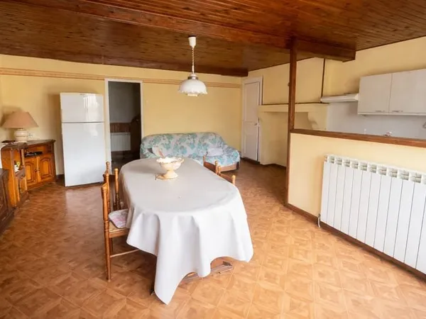 Maison 76M2, 2chs, cave et grenier.