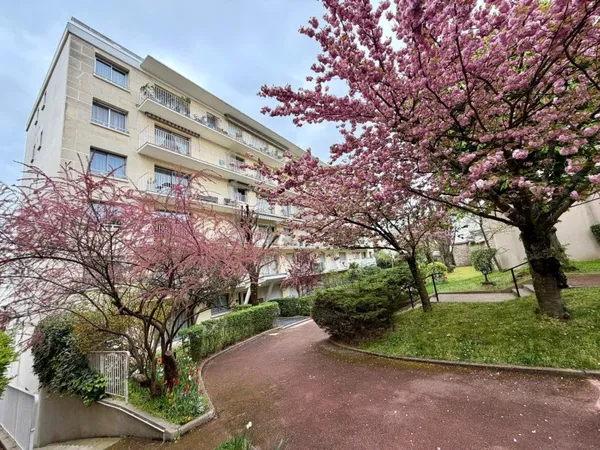 Au coeur du Vieux-Saint-Maur - 2 pièces avec balcon