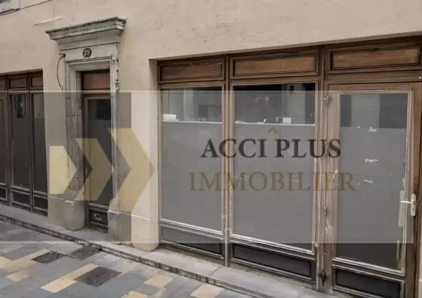 LOCAL COMMERCIAL - 66,11 M2 - NIMES ECUSSON