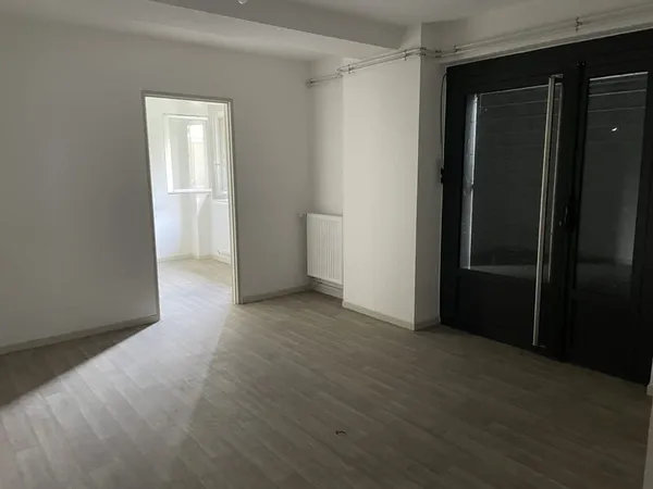 local professionnel de 81m2