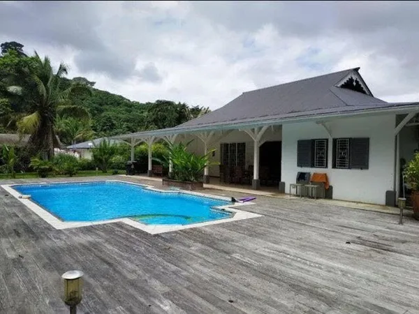 Villa 5 pièces 180 m²