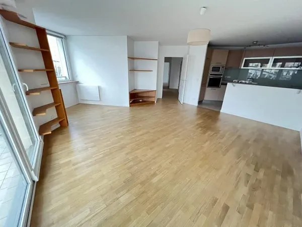APPARTEMENT 3 PIECES AVEC BALCON, CAVE ET PARKING