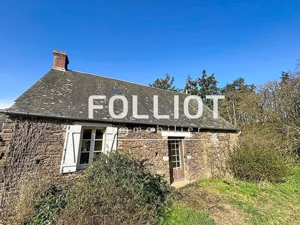 Bâtiment au calme avec jardin. Idéal usage secondaire.
