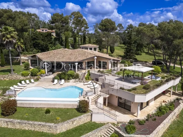 MOUGINS - Propriété de prestige avec potentiel équestre