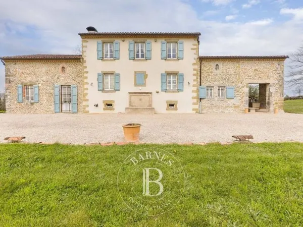 Maison de luxe 8 pièces 246 m²