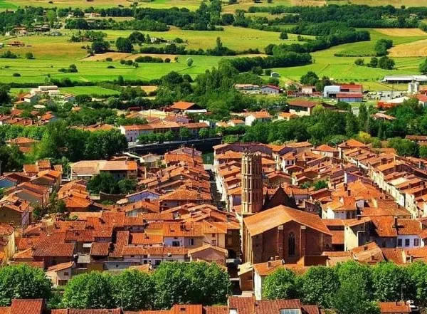 Maison de ville T3 avec cour intérieure et dépendances