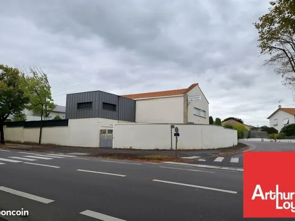 BUREAUX 160 m² NIORT
