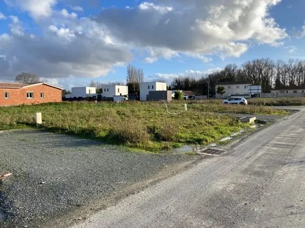 Terrain à bâtir à Le Taillan-Médoc (33320)