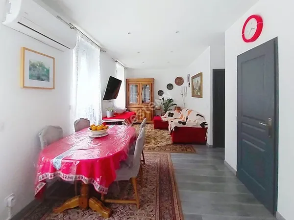 Maison La Seyne Sur Mer de 5 pièces de 90 m² avec piscine