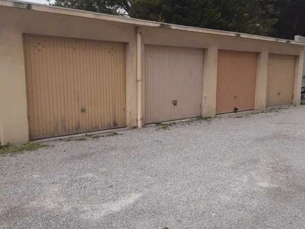 Garage à louer