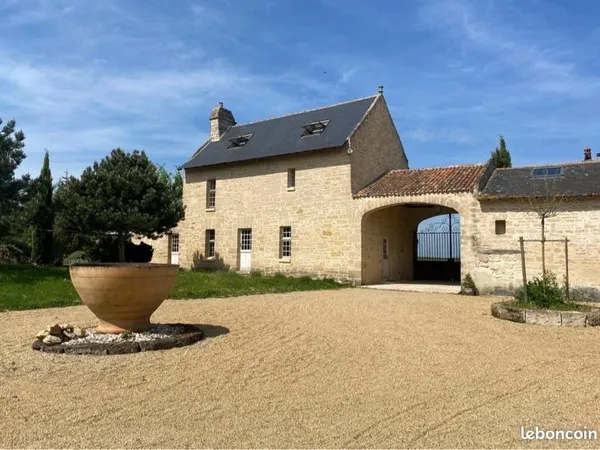 Magnifique demeure de charme avec appartement et dépendances sur 3 hectares