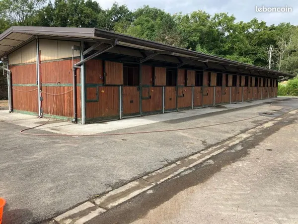 Propriété équestre - Centre d'entraînement de Sers (Pau) - 4 182 m² - 20 boxes