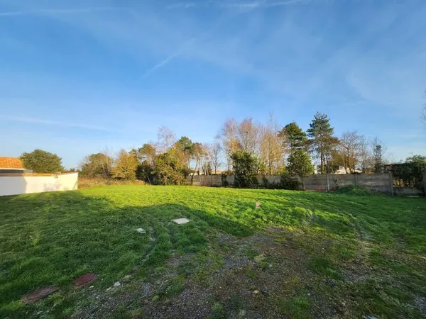 Notre Dame de Riez, centre bourg, en fond d'impasse, terrain
