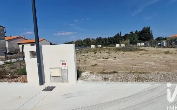 Terrain 327 m²