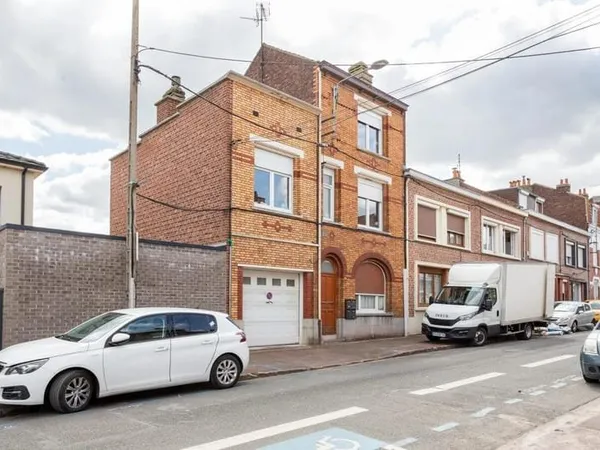 Maison de 8 pièces de 130 m² située à Lille