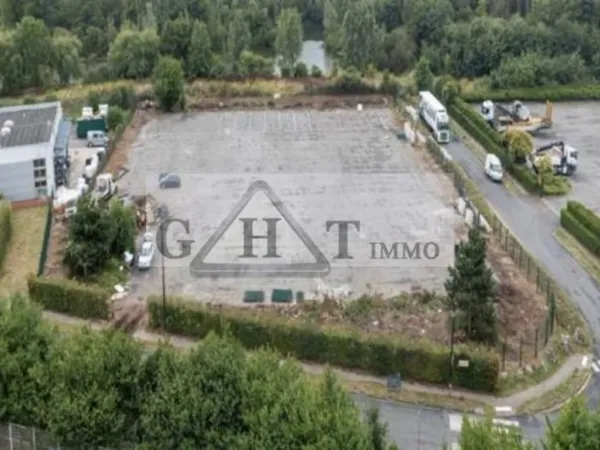 TERRAIN A LOUER 5600 M² AU BORD DE LA N104 LIEUSAINT