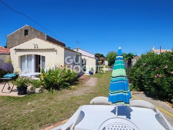 Trois maisons sur une parcelle de 1069m² ! Idéal pour les familles nombreuses