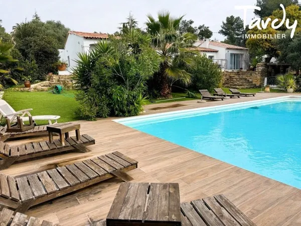 Villa jardin paysager et piscine - 83740 LA CADIERE D'AZUR