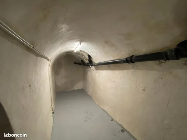 Cave de 12m2 bd de la Villette - métro STALINGRAD