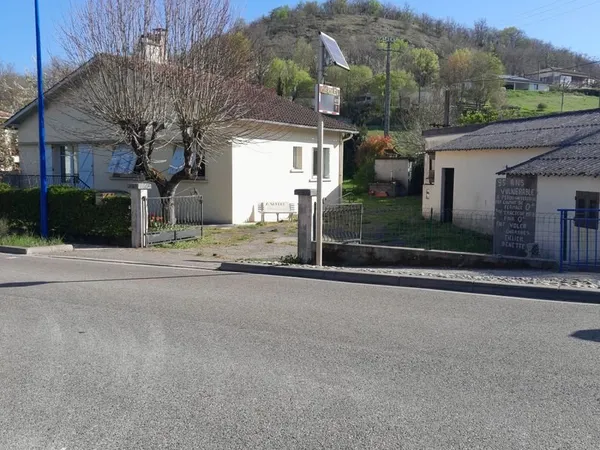 Maison de village avec jardin, dépandances et un puits