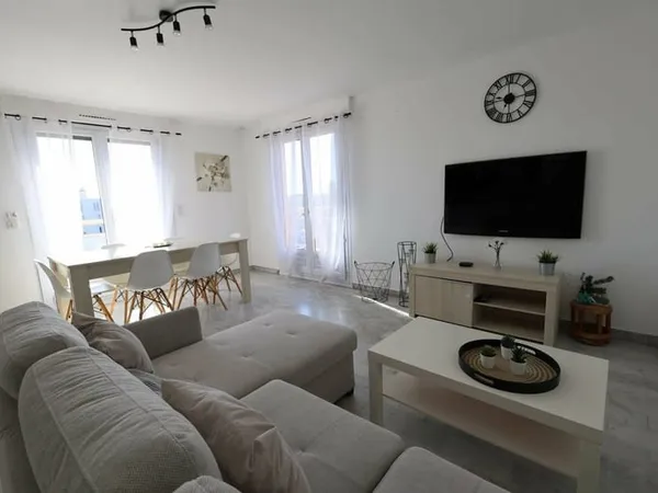 A VENDRE FREJUS 4P AVANT DERNIER ETAGE TERRASSE PARKING