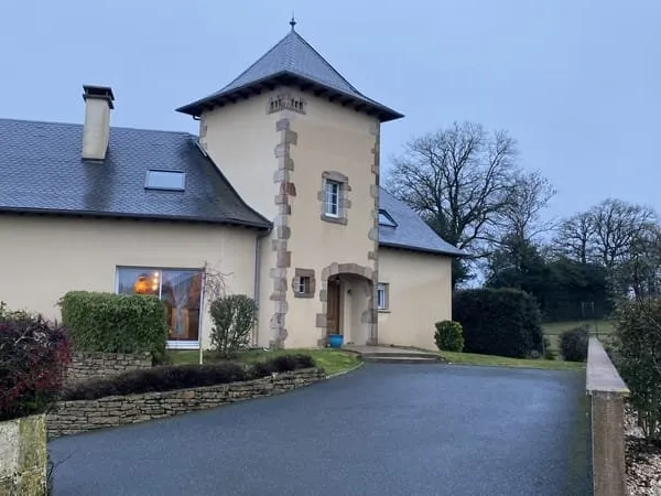 BELLE MAISON AVEC PISCINE