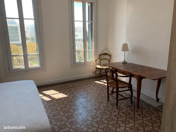 Chambre colocation étudiante Toulon libre à partir du 15/4/24