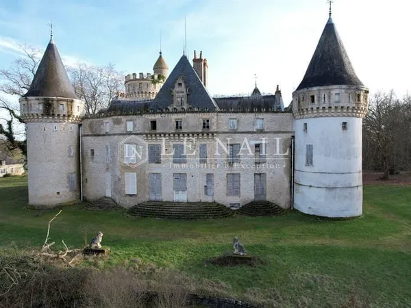 Château médiéval des 13e et 15e siècles à vendre dans le Berry