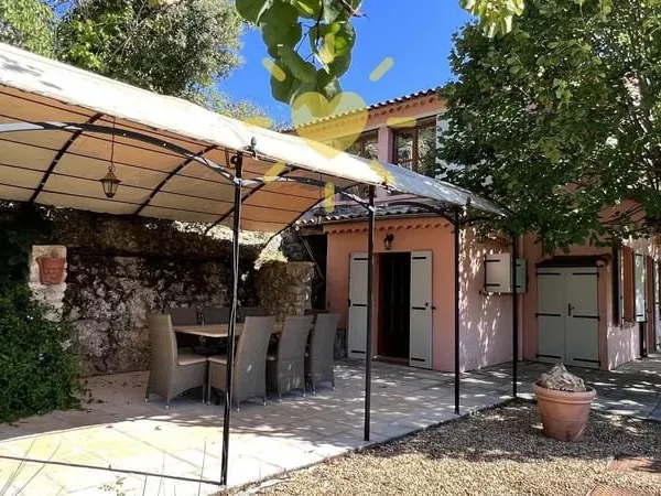Claviers : Belle villa à pied du village avec piscine