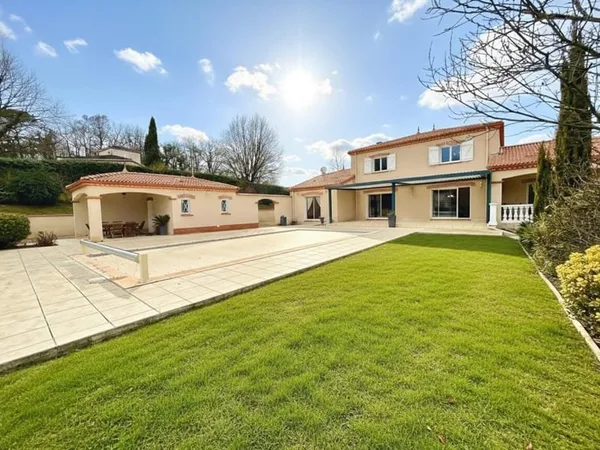 VILLA AUX VOLUMES GENEREUX