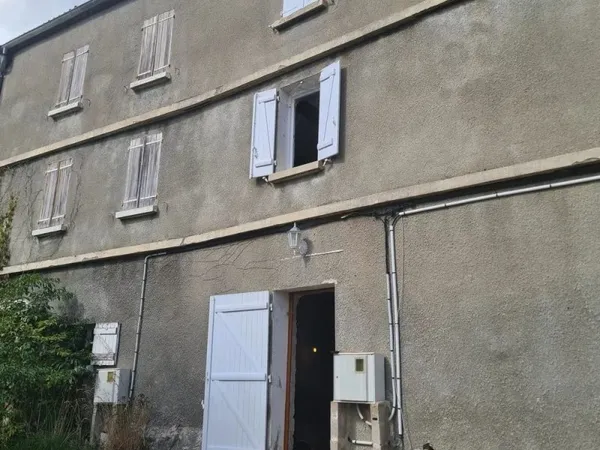 Maison à rénover avec garage, jardin et fort potentiel Idéal in