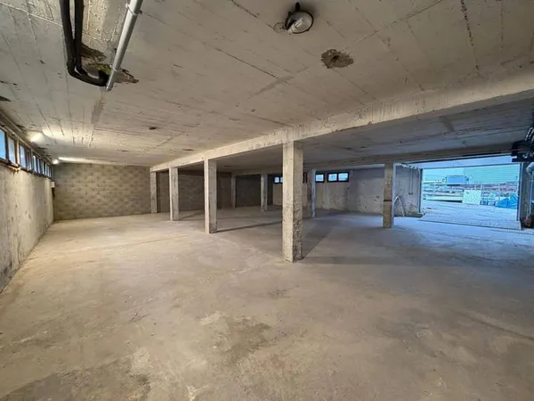 Entrepôt 225 m²