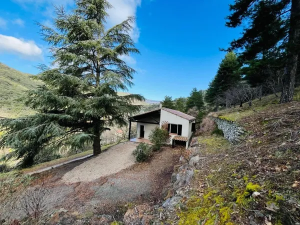 Maison de plain-pied bien construite.