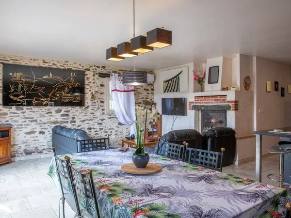 Maison de plain-pied 7 pièces 195 m²