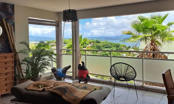 Élégance et confort aux Trois-Îlets : « Appartement raffiné 4 pièces , vue mer imprenable et prestat