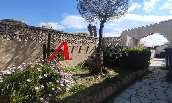 Villa de plain-pied de type T4 entre Plage et Village