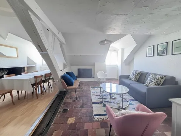 T4 bis - Duplex meublé en hyper-centre d'Orléans avec 3 chambres et deux salles d'eaux/de bains