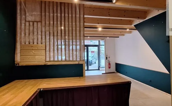 Murs commerciaux 73 m2 à vendre, proche frontière suisse
