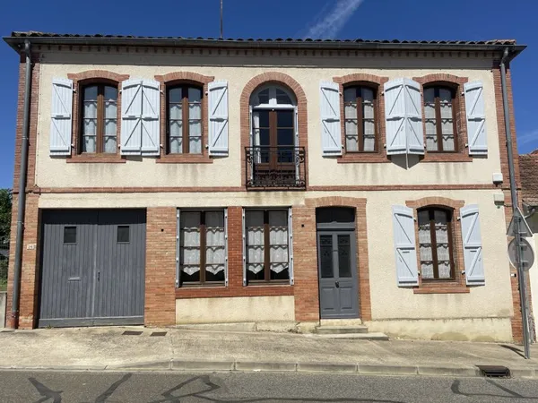 Maison bourgeoise au village avec jardin très bon état