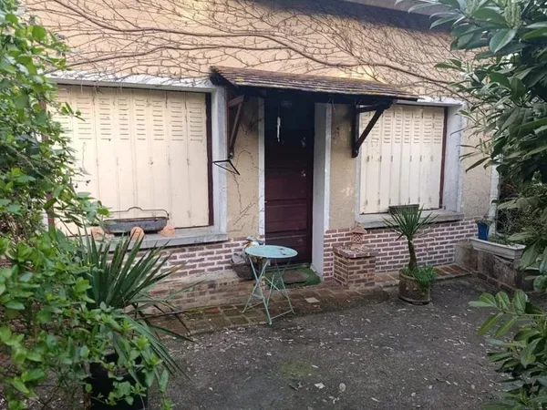 Propriété sur vaste terrain boisé de 10 618 m²