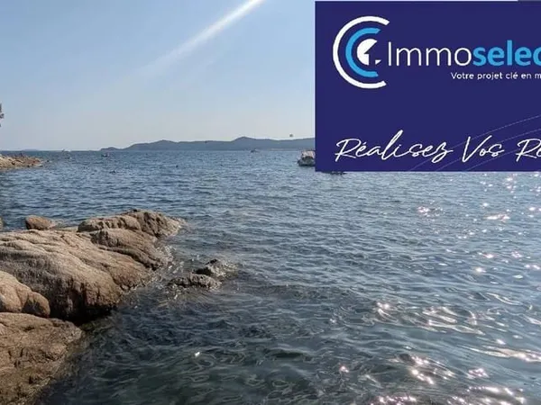Le Lavandou - emplacement de choix - Villa contemporaine 5 pièces de 171m² avec piscine à 400 m de l