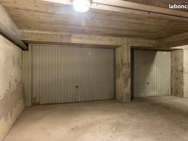 Location Grand Garage Sablon - proche gare SNCF