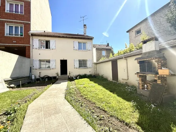 Maison de 190m2 + dépedance de 31m2 Place Carnot