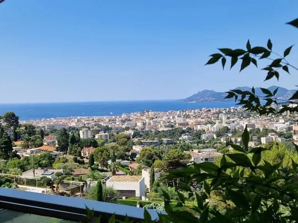 LE CANNET - GRAND APPARTEMENT T4 TRAVERSANT - PLEINE VUE MER